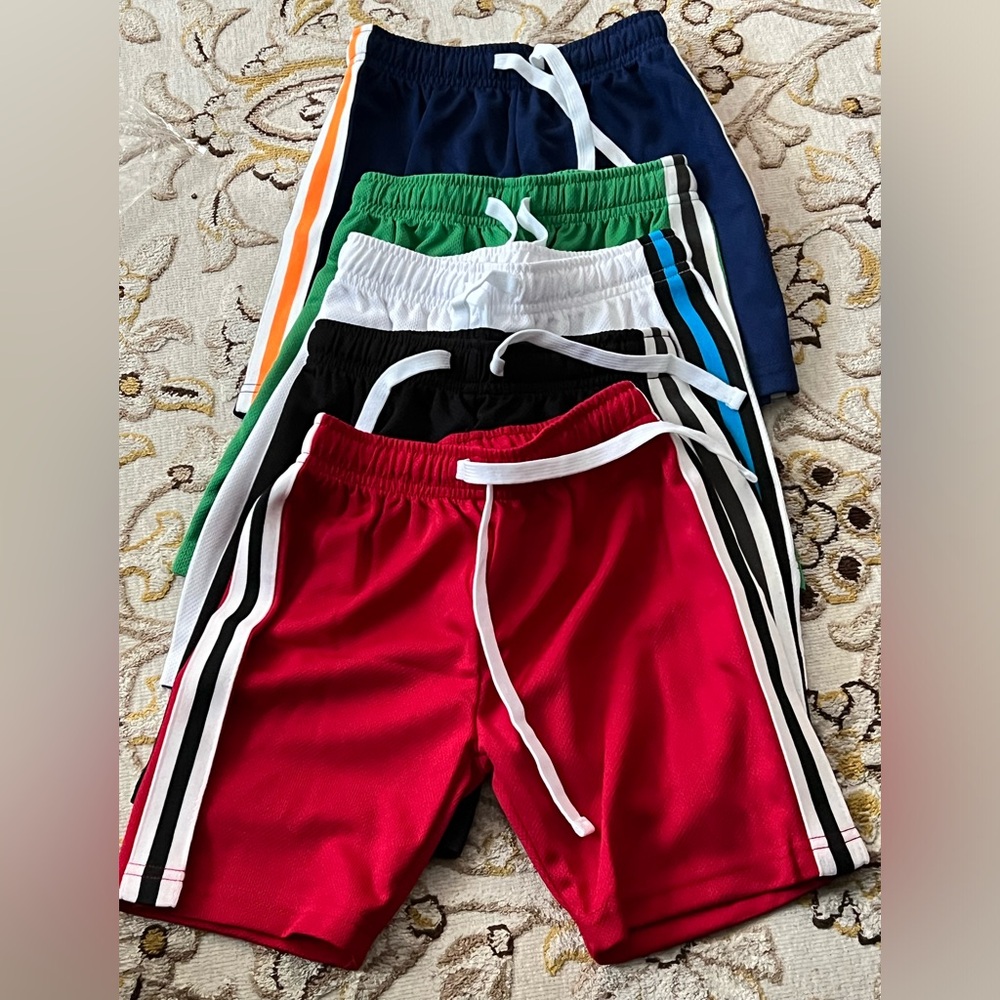 Poroka shorts bundle 5 poses size 3y.👍🌹🌹